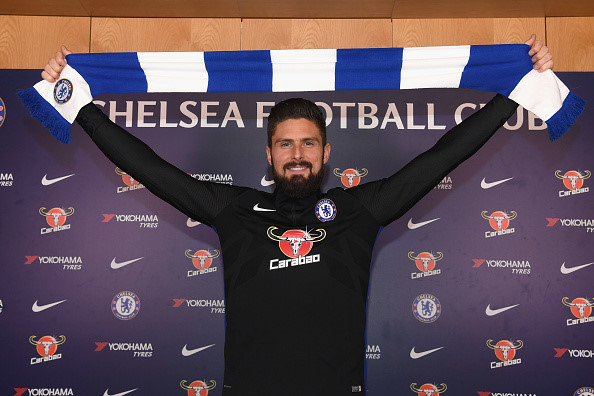 Giroud khoác áo số 18, rạng rỡ trong ngày ra mắt Chelsea